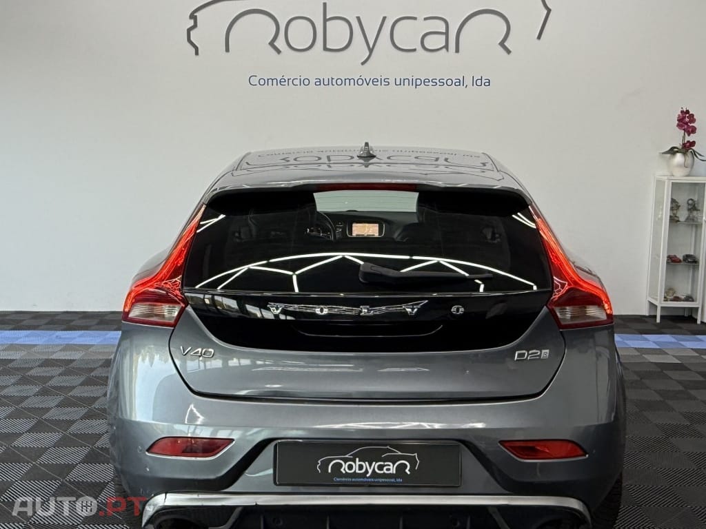 Volvo V40 2.0 D2 R-Design Momentum Geartronic
