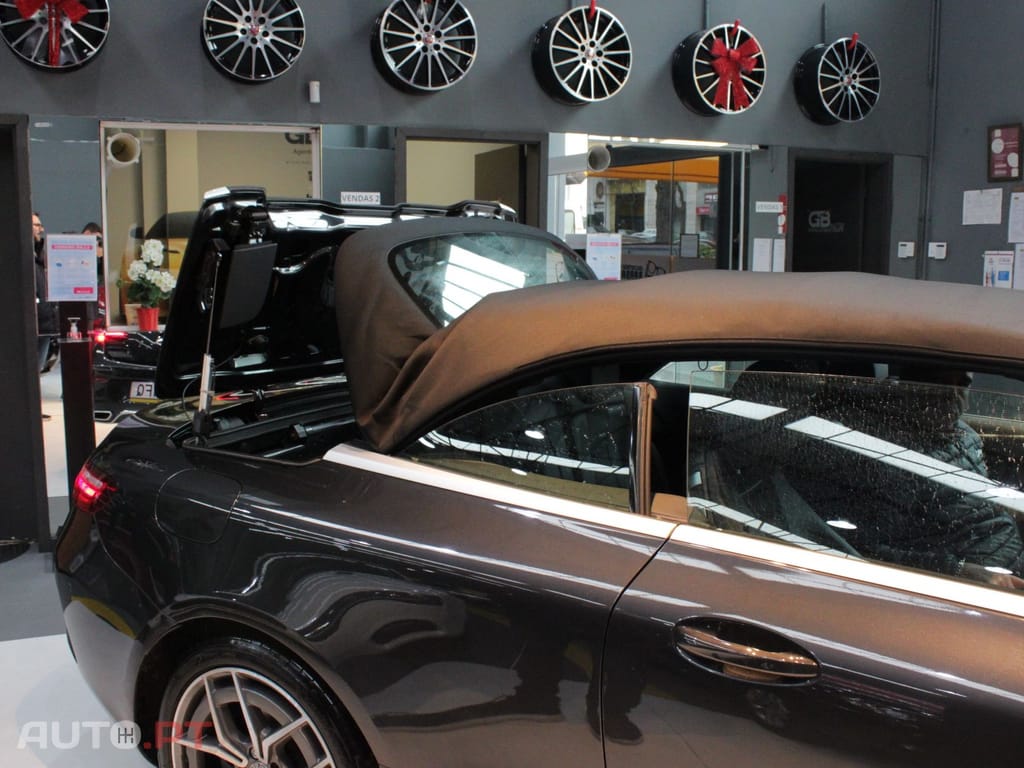 Mercedes-Benz E 220 AMG LINE