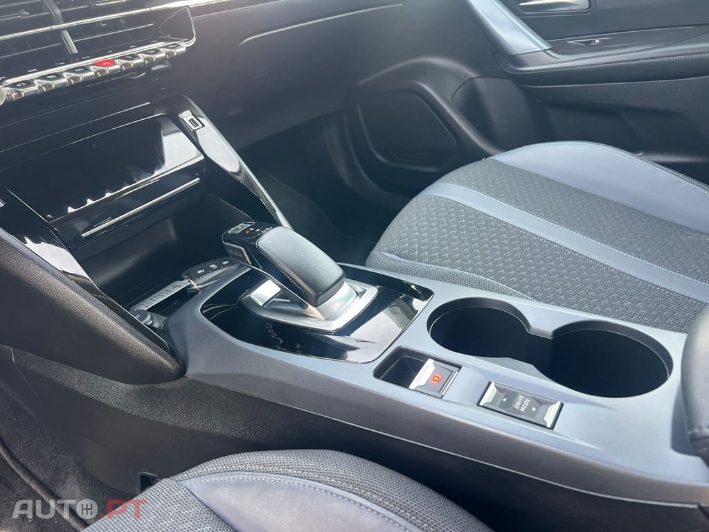 Peugeot E-2008 50 kWh Allure Pack