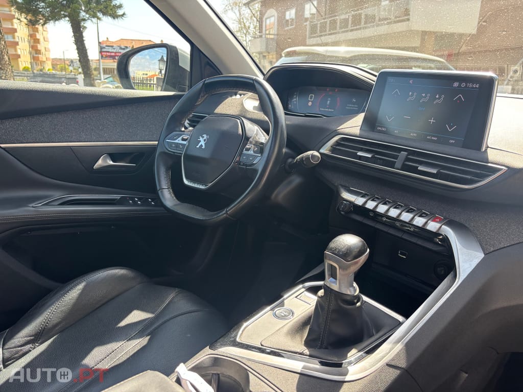 Peugeot 3008 1.5 BlueHDi Crossway