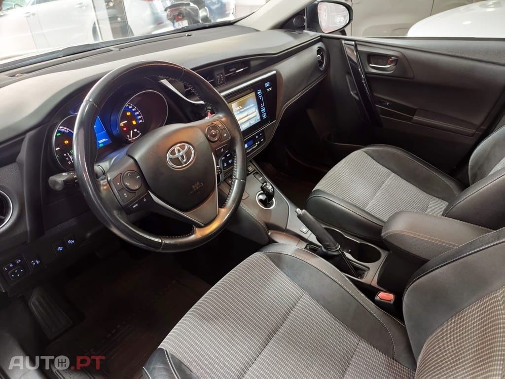 Toyota Auris Touring Sports 1.8 HSD Exclusive+Navi