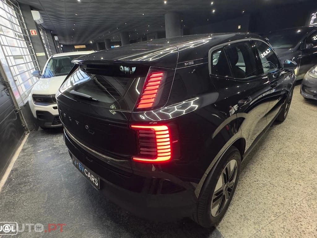 Volvo EX30 Single Motor Extended Range RWD Core