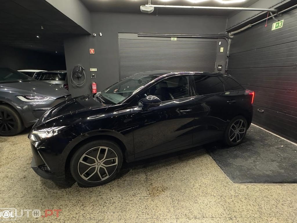 MG MG4 64 kWh Luxury