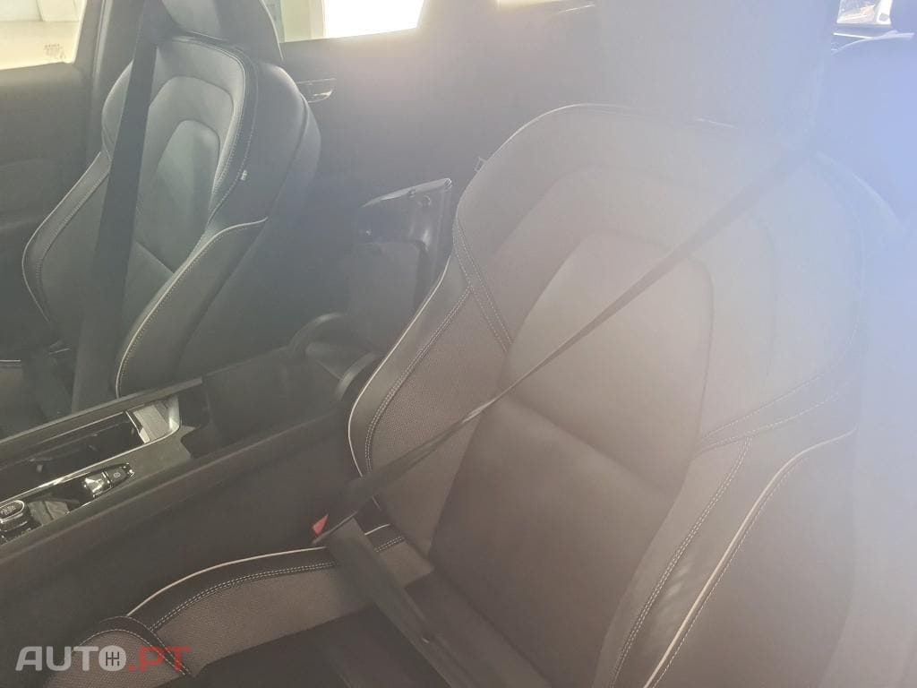 Volvo XC60 2.0 T8 PHEV Ultra Dark AWD