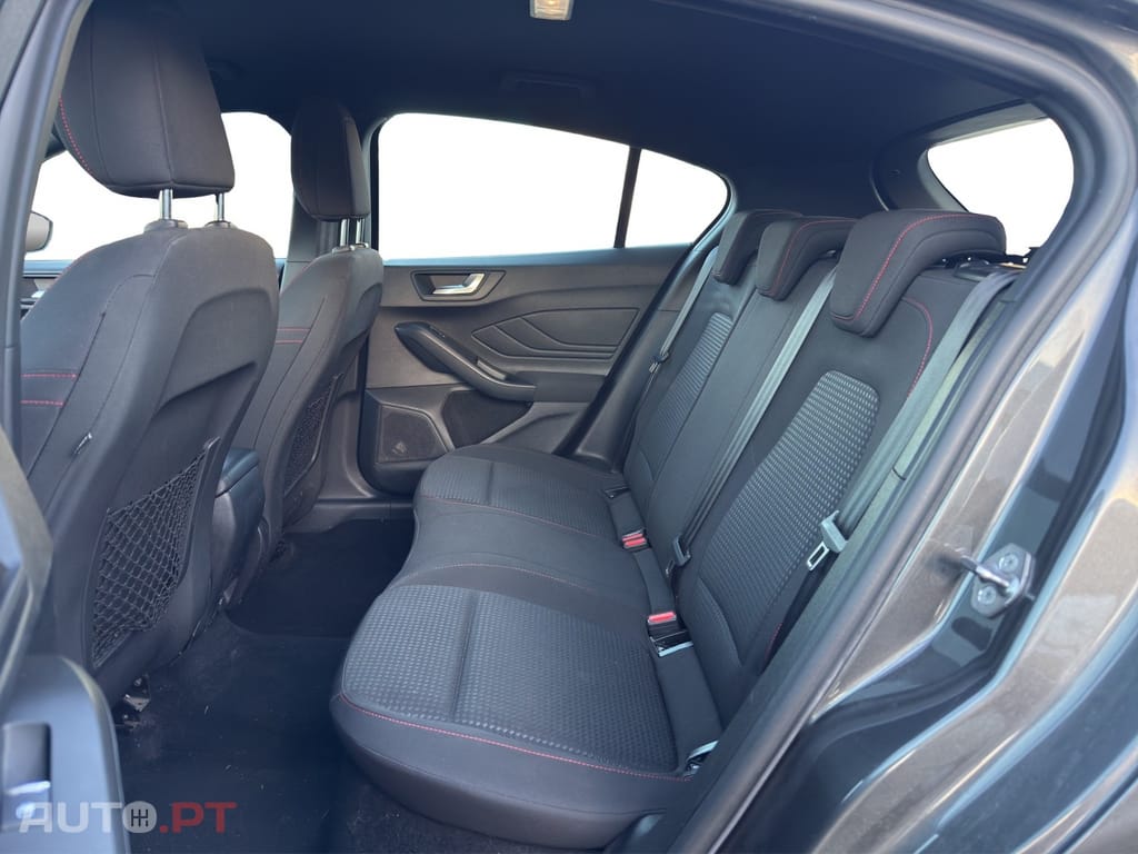 Ford Focus 1.0 EcoBoost Hybrid ST-LINE