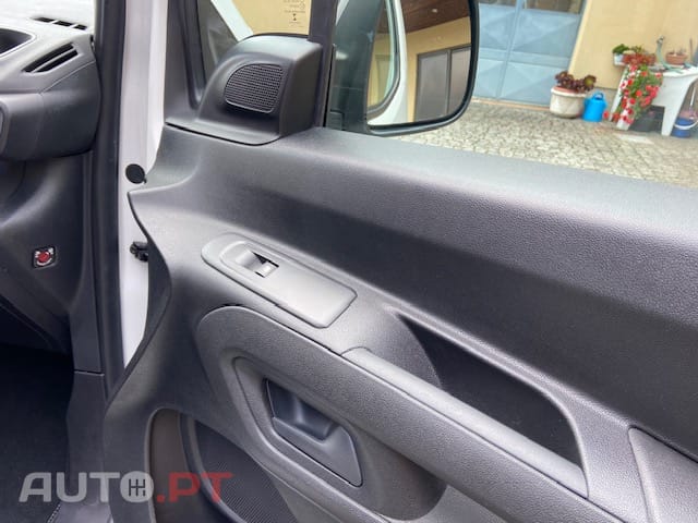 Peugeot Partner 1.6 HDI CARPLAY   100CV