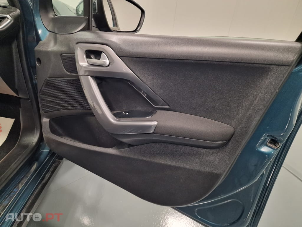 Peugeot 2008 1.2 PURETECH STYLE