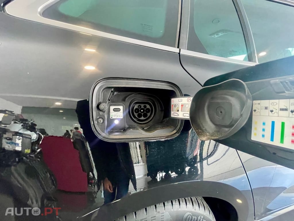 Renault Mégane Sport Tourer E-TECH Plug-in 160 INTENS