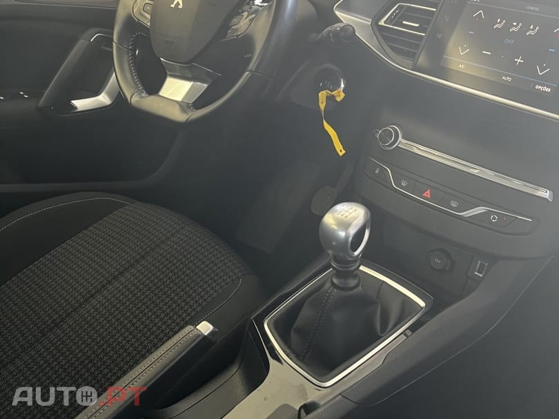 Peugeot 308 1.5 BlueHDi Business Line