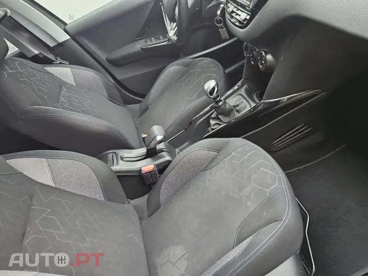 Peugeot 2008 1.2 PureTech Signature