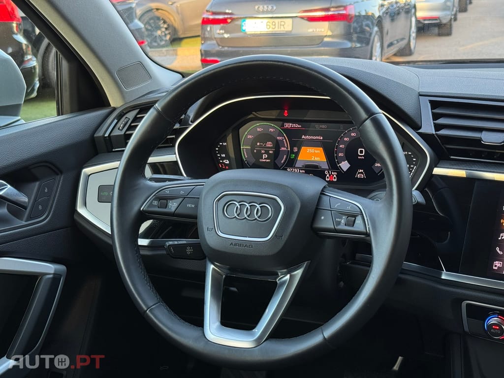 Audi Q3 45 TFSIe S tronic