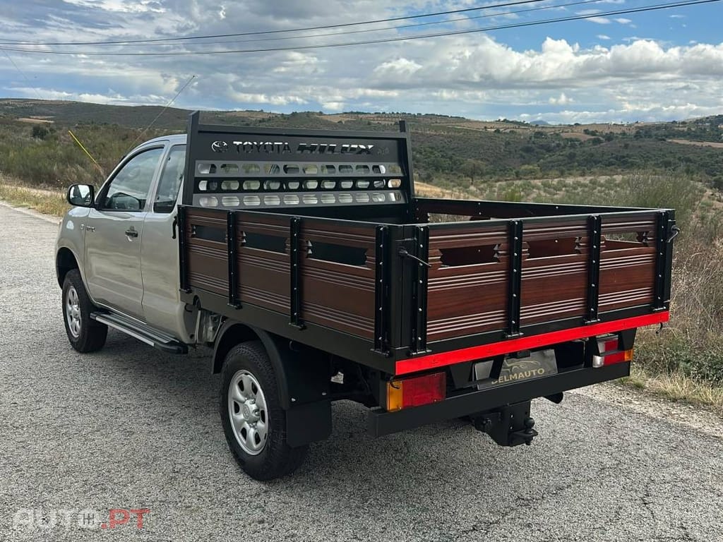 Toyota Hilux 2.5 D-4D 4WD CE