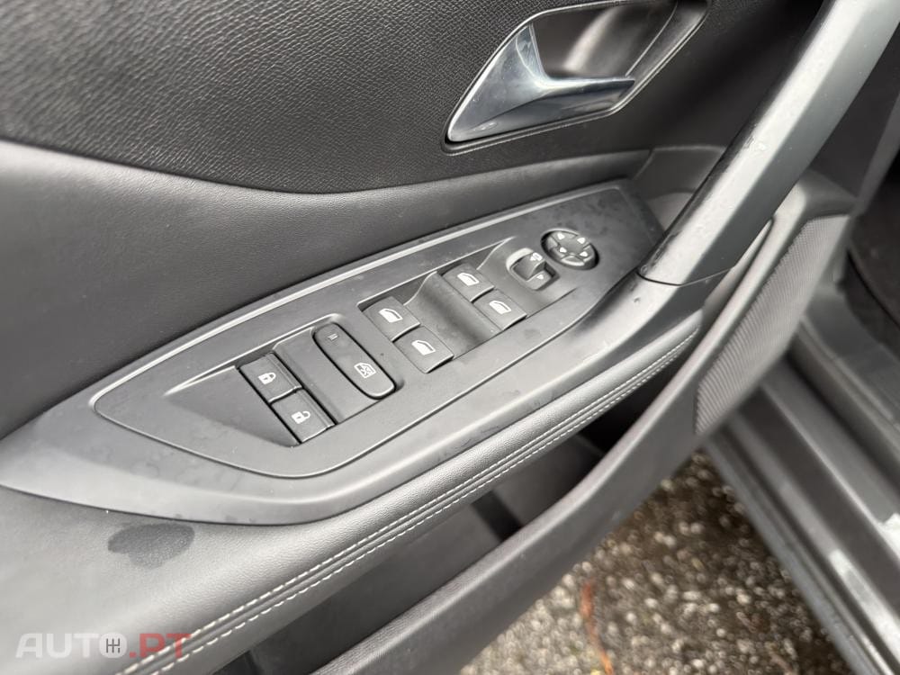 Peugeot 408 1.6 Hybrid Allure Pack e-EAT8