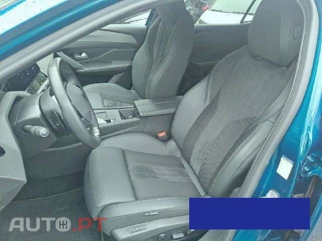 Peugeot 408 1.6 Hybrid First Edition