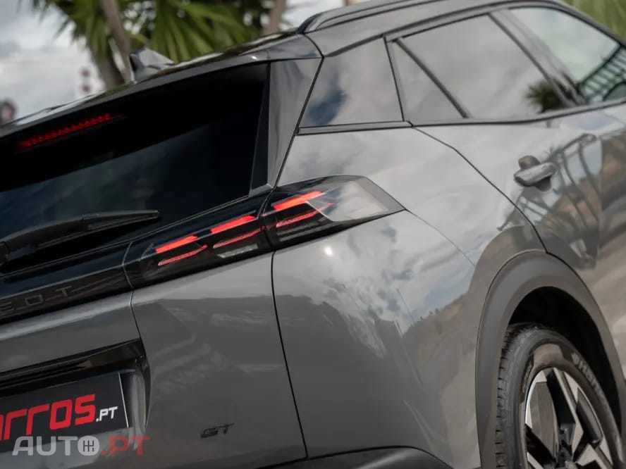 Peugeot E-2008 GT