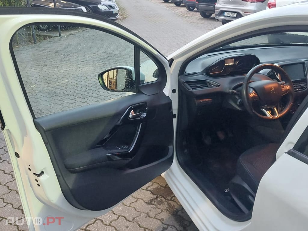 Peugeot 208 1.2 PureTech Signature