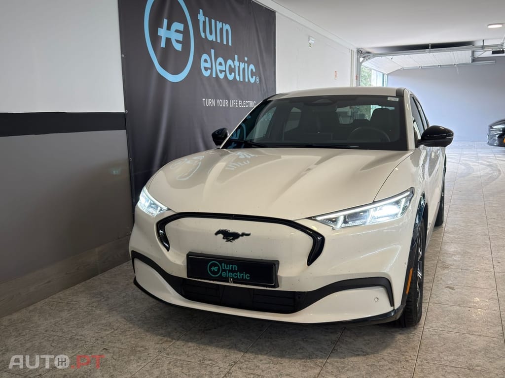 Ford Mustang Mach-E 75.7 kWh Premium AWD