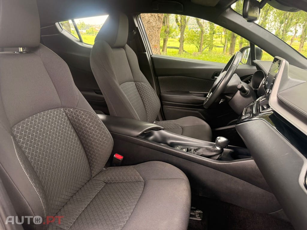 Toyota C-HR 1.8 Hybrid Dynamic Business