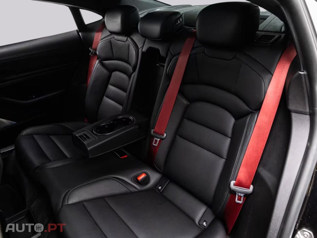 Porsche Taycan TURBO ALL-BLACK