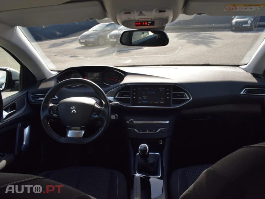 Peugeot 308 1.5 BlueHDi Business Line