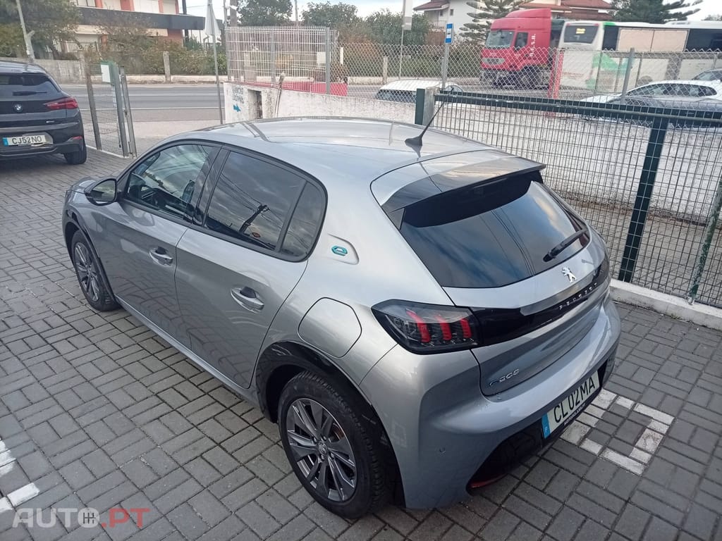Peugeot E-208 50 kWh Allure Pack