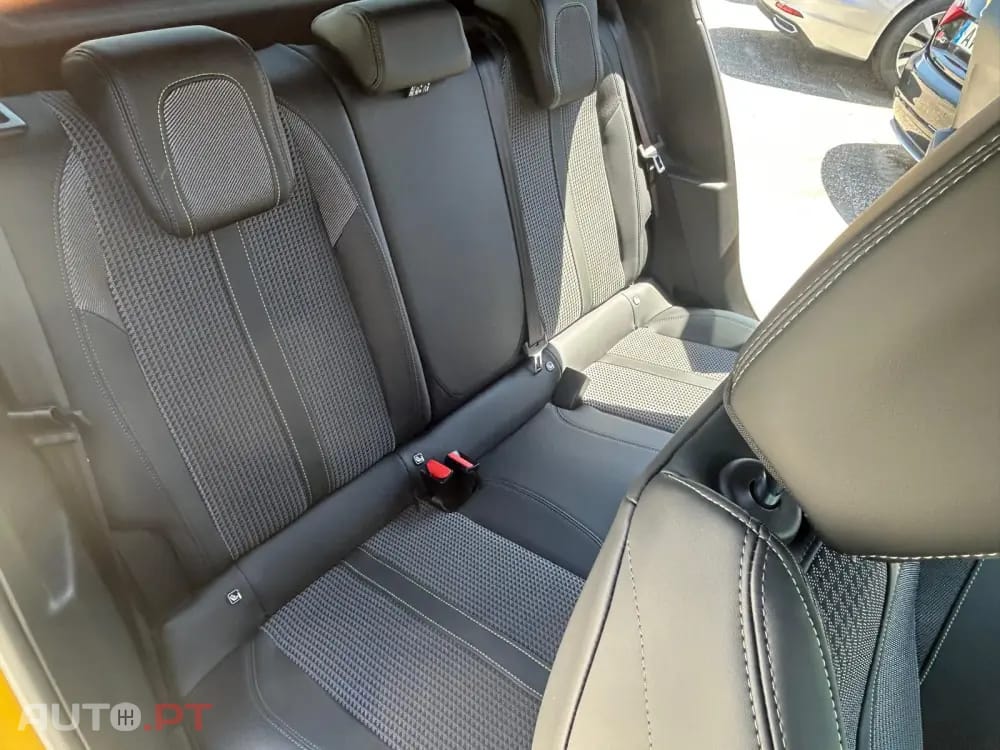 Peugeot 208 1.2 PureTech GT EAT8