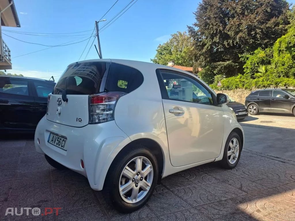 Toyota iQ 1.0 VVT-i 2 MultiDrive
