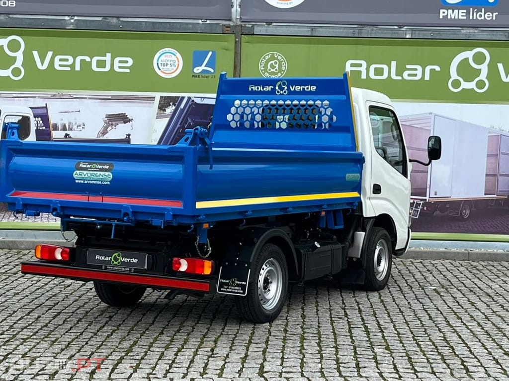 Toyota Dyna 3.0 - 144 CV  BASCULA TRILATERAL