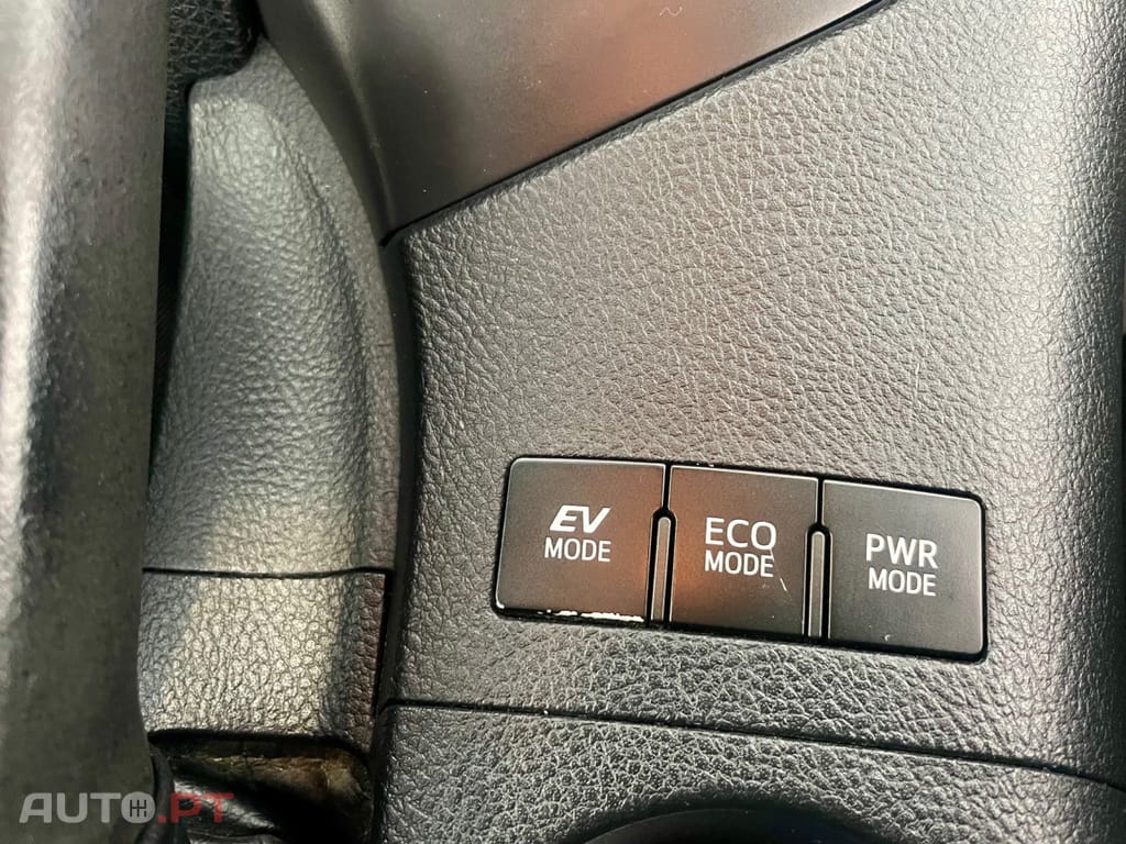 Toyota Auris 1.8 HSD Comfort +P.Sport+Navi