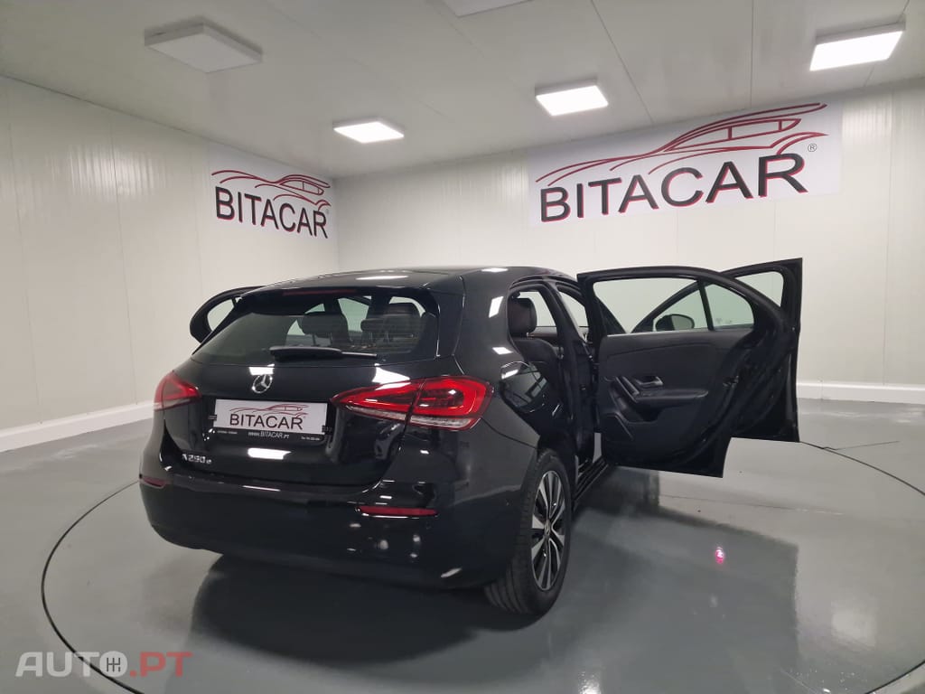 Mercedes-Benz A 250 E STYLE PLUS Hibrido Plug-In