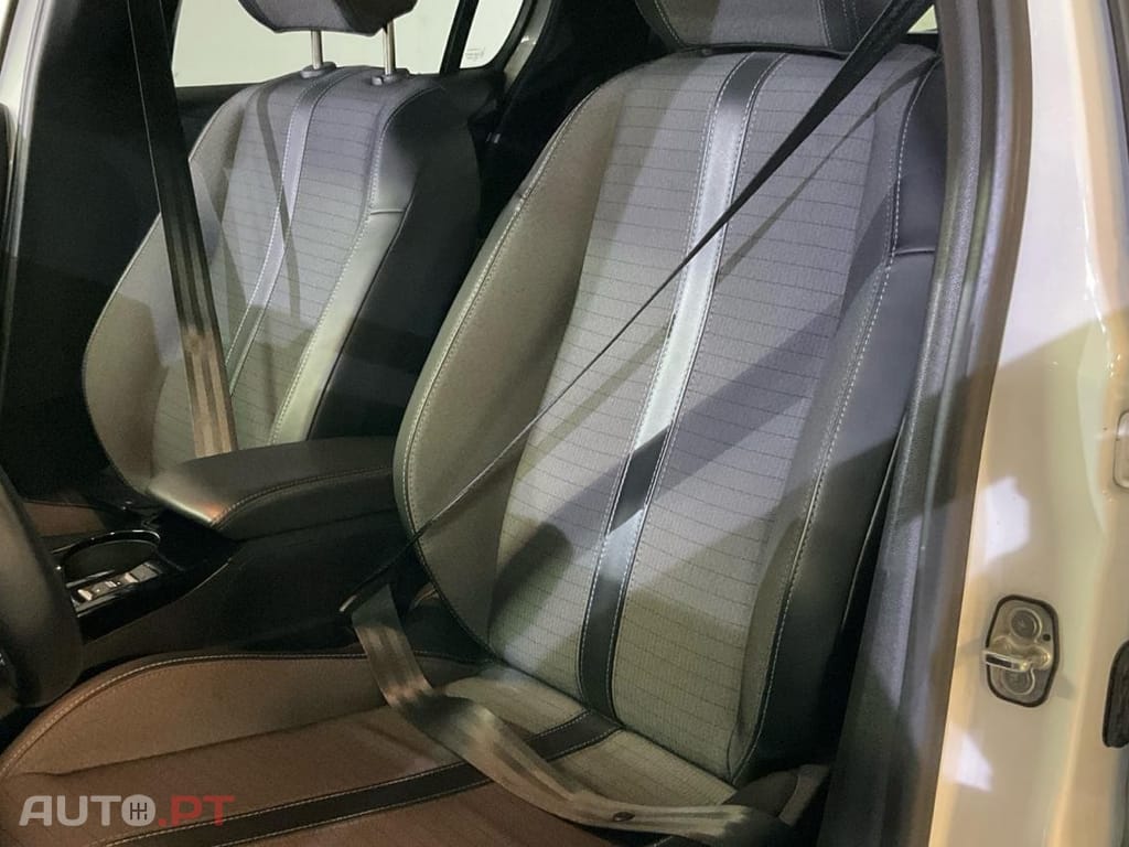 Peugeot E-208 50 kWh Allure