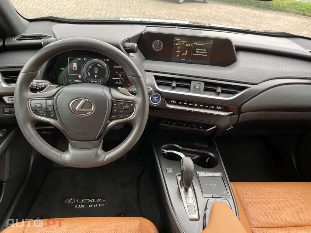Lexus UX Executive+
