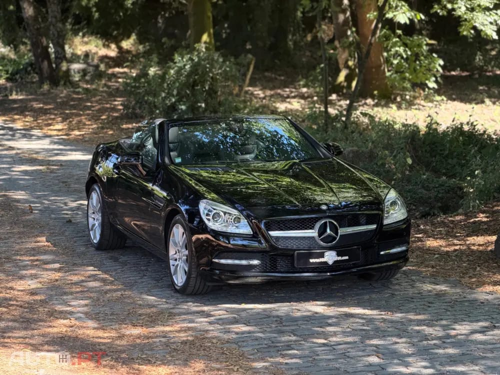 Mercedes-Benz SLK 200 Outro