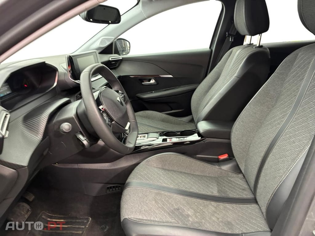 Peugeot E-208 50 kWh Style