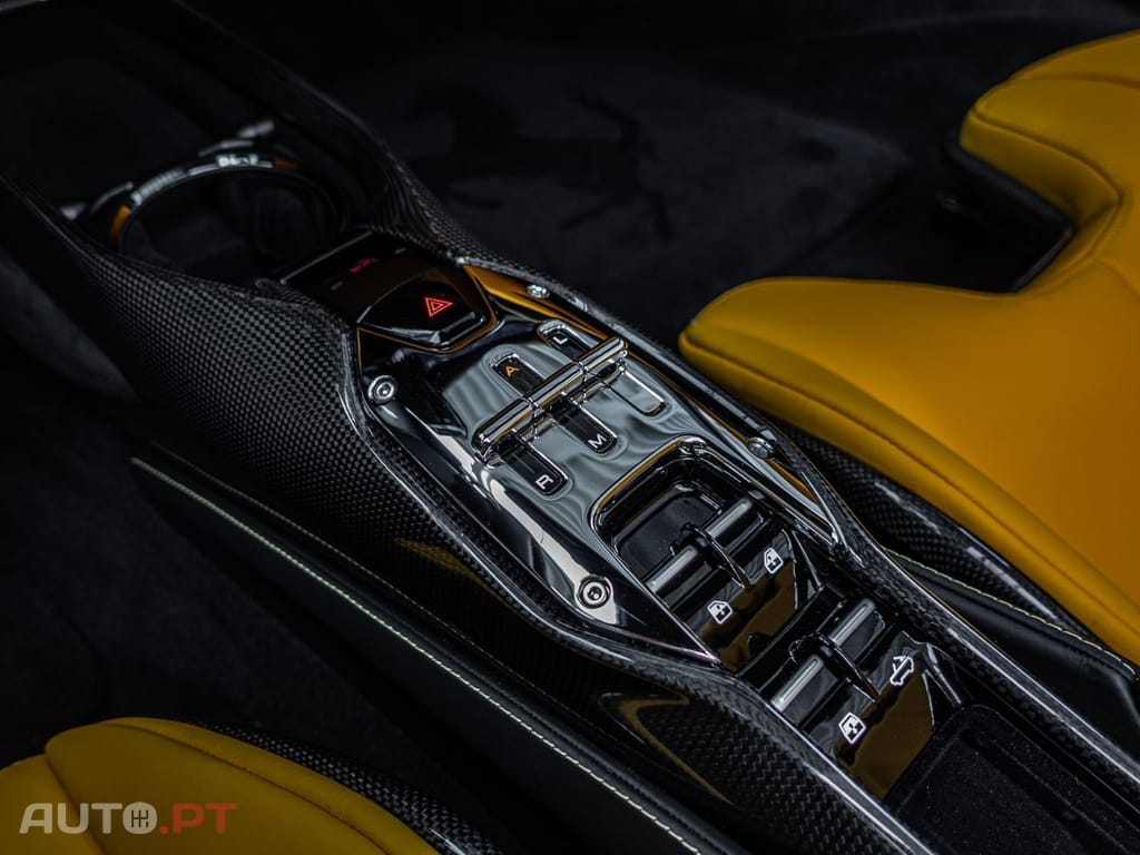 Ferrari SF90 Spider CARBON RacingSeats