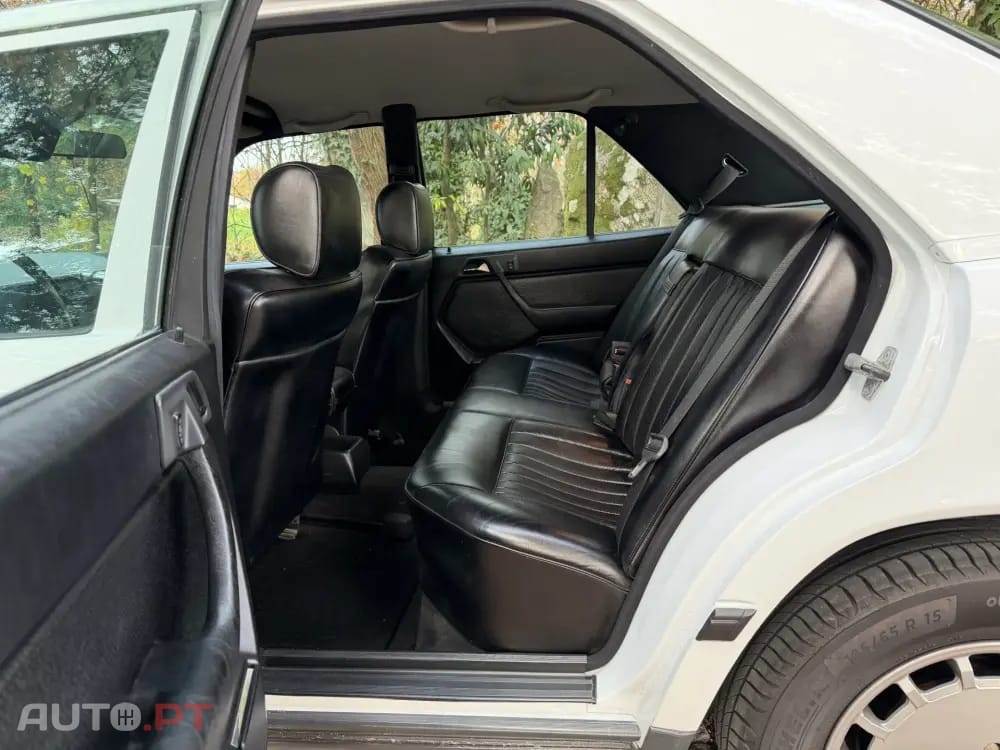 Mercedes-Benz 260 260 E