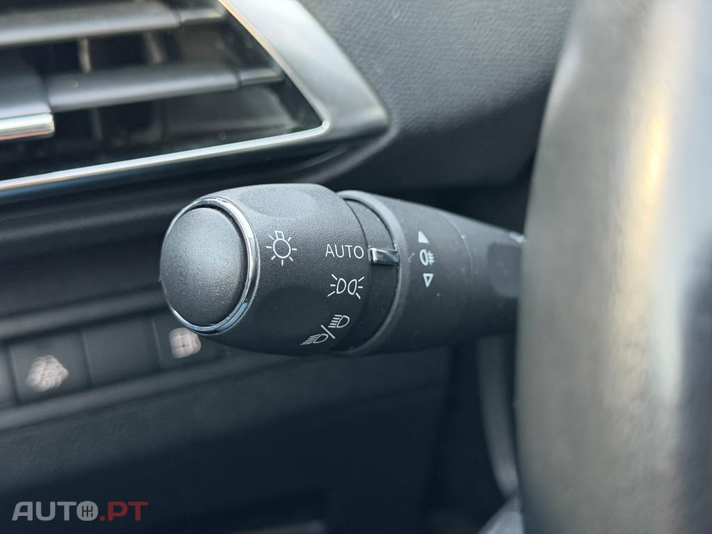 Peugeot 3008 1.6 Hybrid Allure e-EAT8