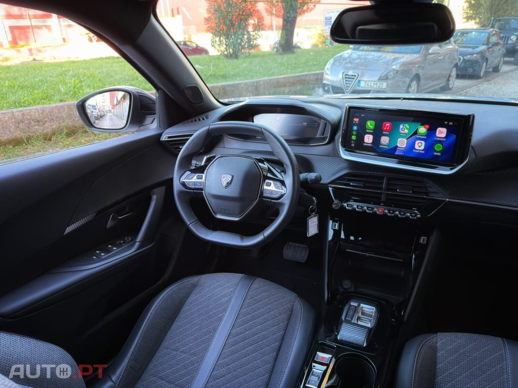 Peugeot 2008 1.2 Hybrid Allure e-DCS6
