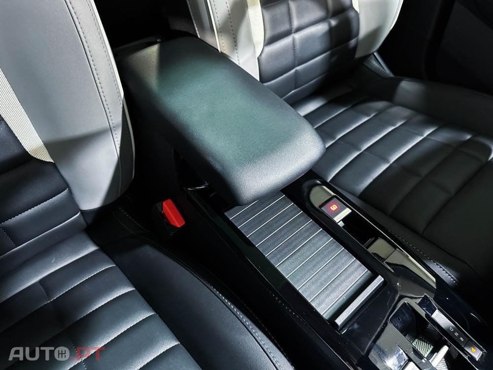 Citroen C4 PureTech 130 Stop&Start EAT8 SHINE