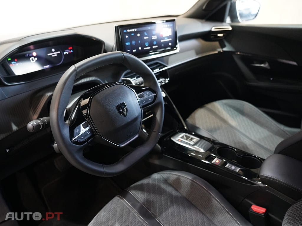 Peugeot 2008 1.2 PureTech Allure EAT8
