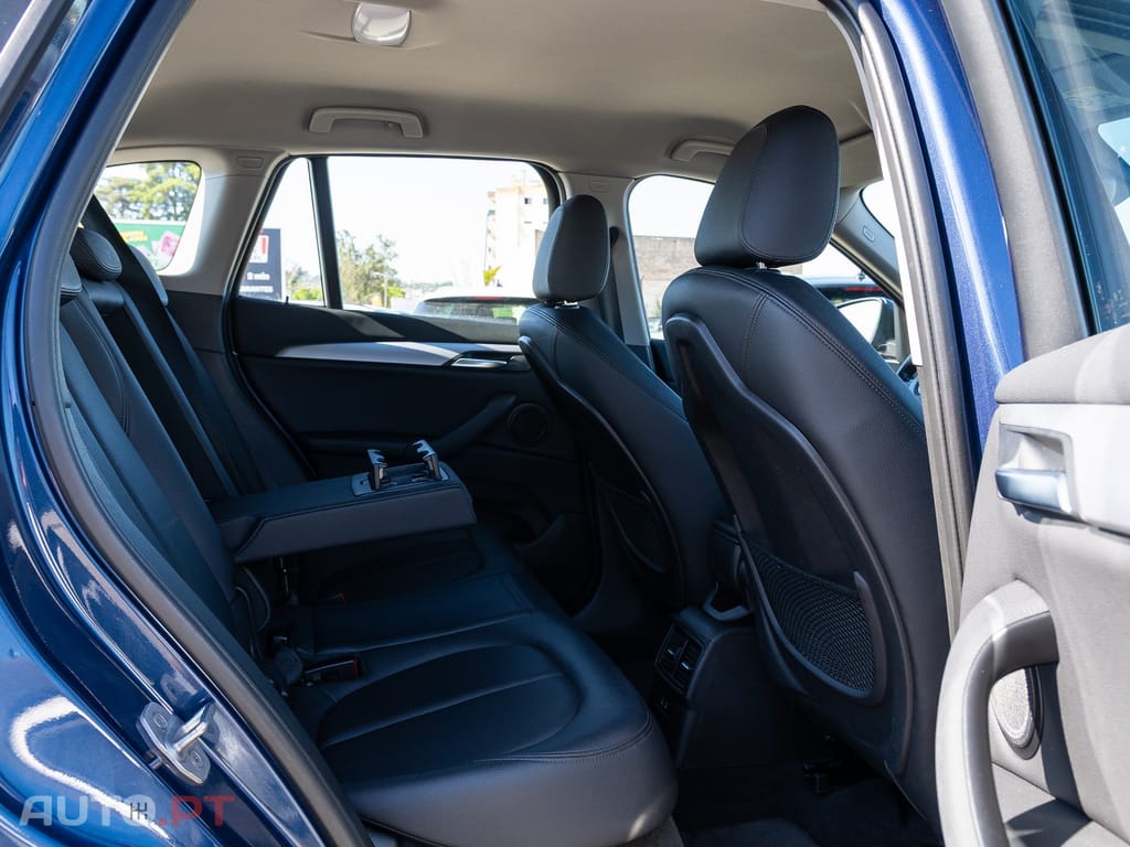 BMW X1 xDrive25e Advantage — fotografia 15