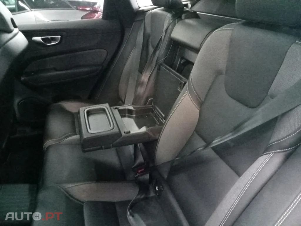 Volvo XC60 2.0 T6 PHEV R-Design AWD
