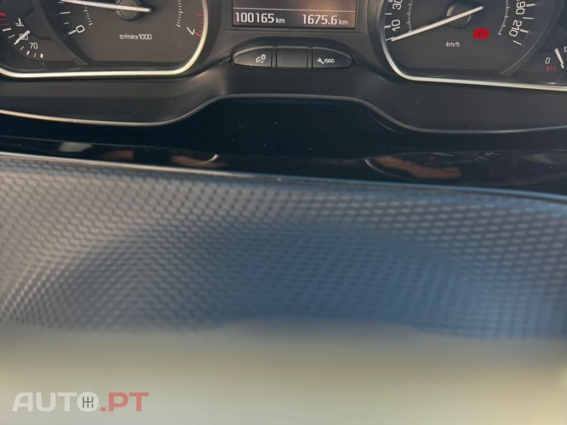 Peugeot 2008 PureTech 110 Stop&Start UrbanCross