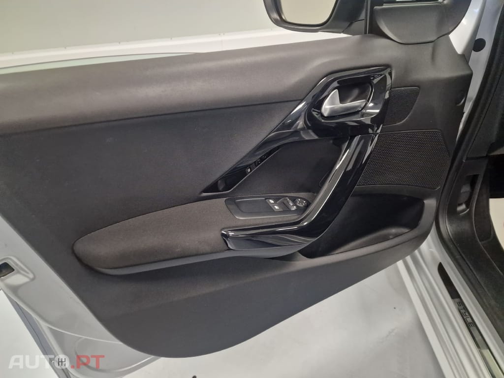 Peugeot 208 1.2 STYLE