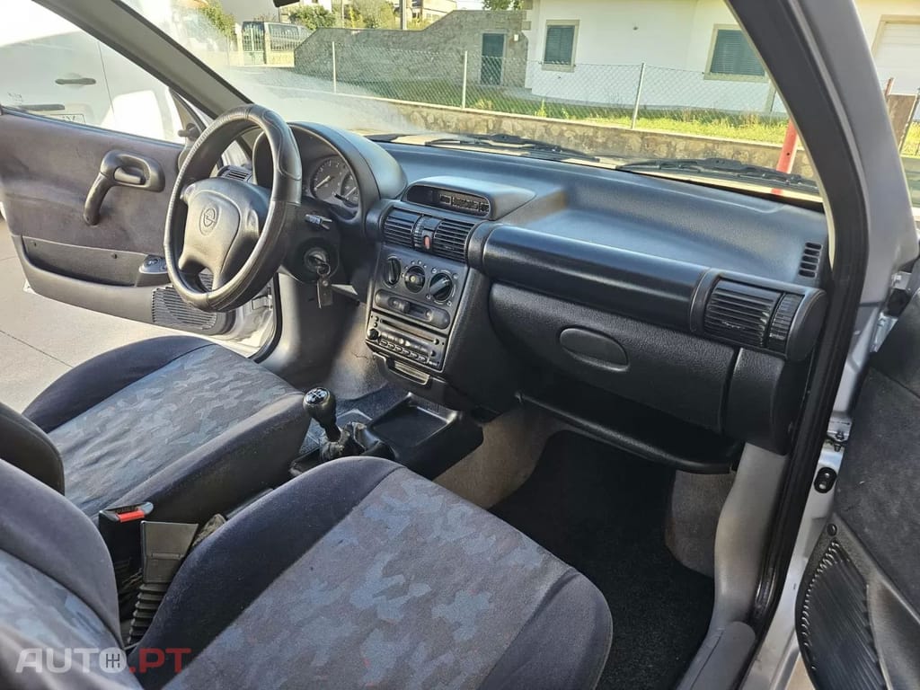 Opel Corsa 1.0 12V Confort
