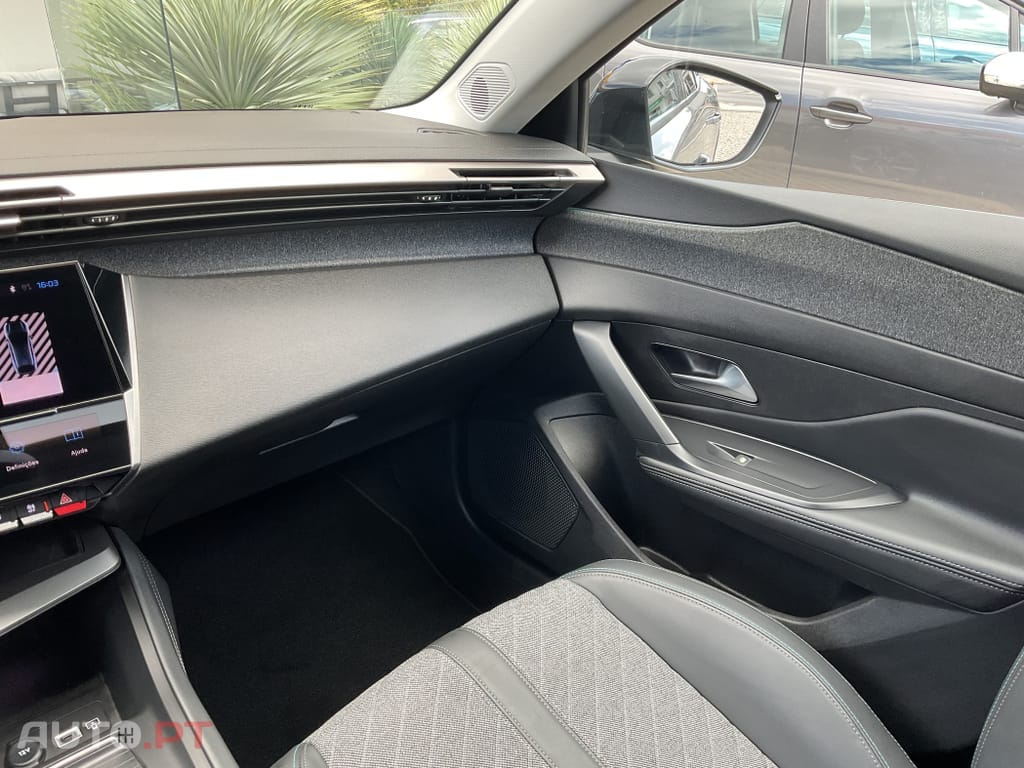 Peugeot 408 1.2 PureTech Allure EAT8