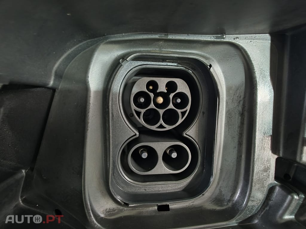 Peugeot E-2008 50 kWh Allure Pack