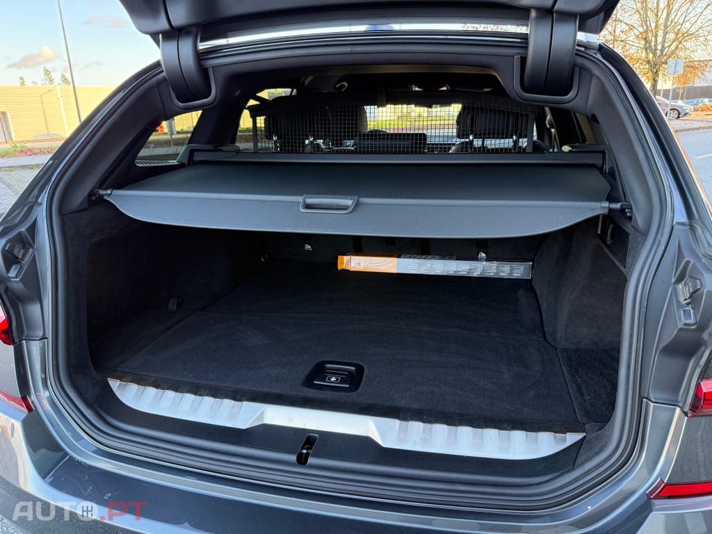 BMW 330 e Touring Pack M Auto