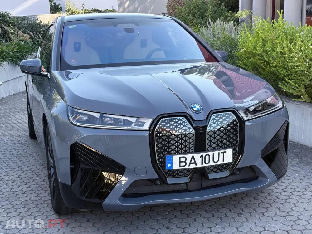BMW iX xDrive 50 Pack Desportivo