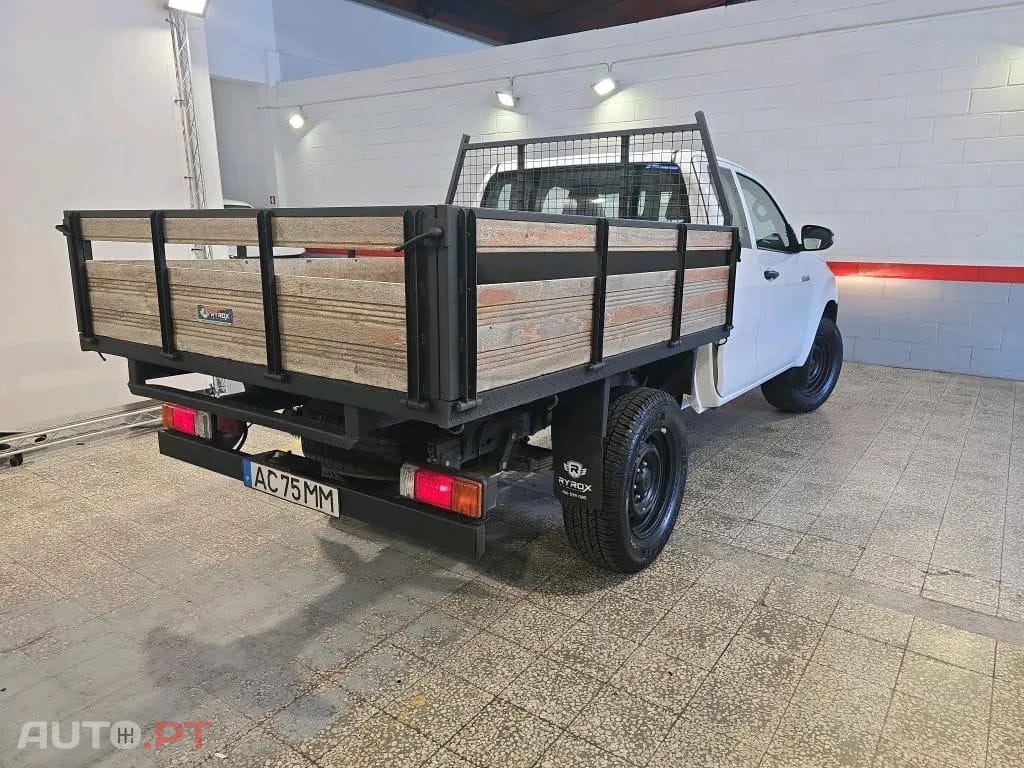 Toyota Hilux 2.4 D-4D 4WD CE CH